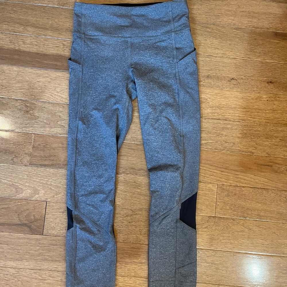 LULULEMON GREY WITH BLACK MESH CROPPED LEGGINGS SIZE 2 - LIKE NEW